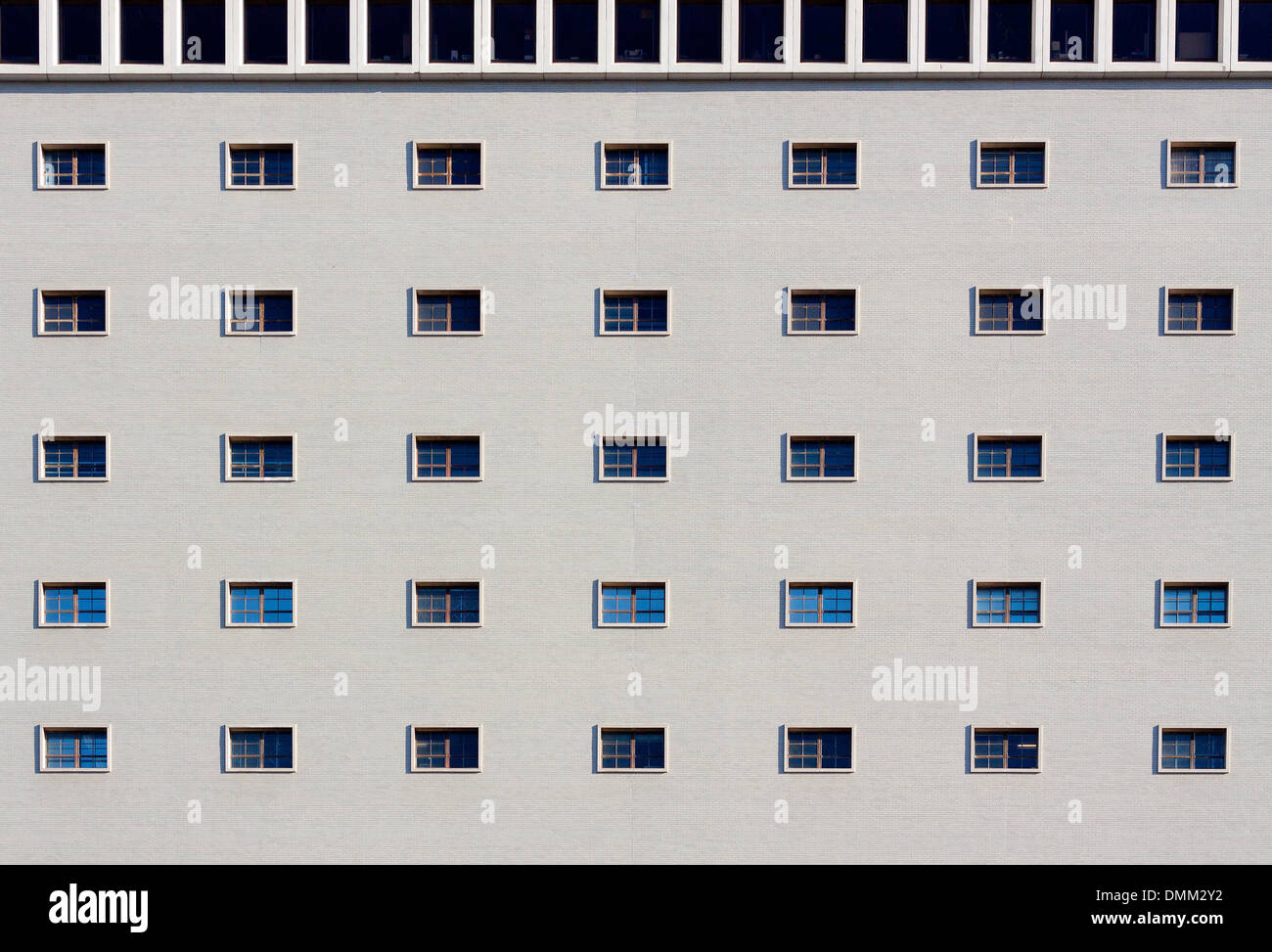 Windows en un edificio alto en el centro de Columbus, Ohio, EE.UU. Foto de stock