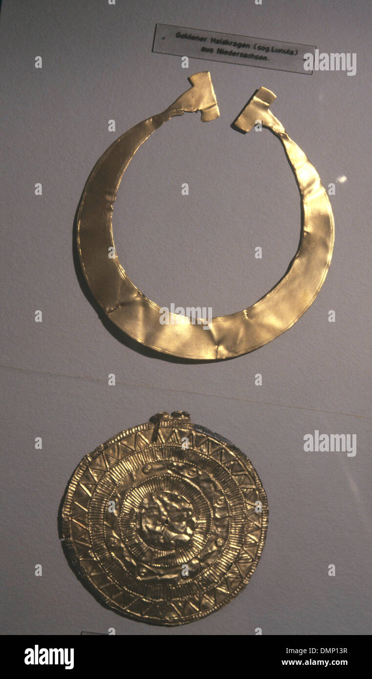 Ornamentos de oro. 1600-1200 BC. Alemania Foto de stock