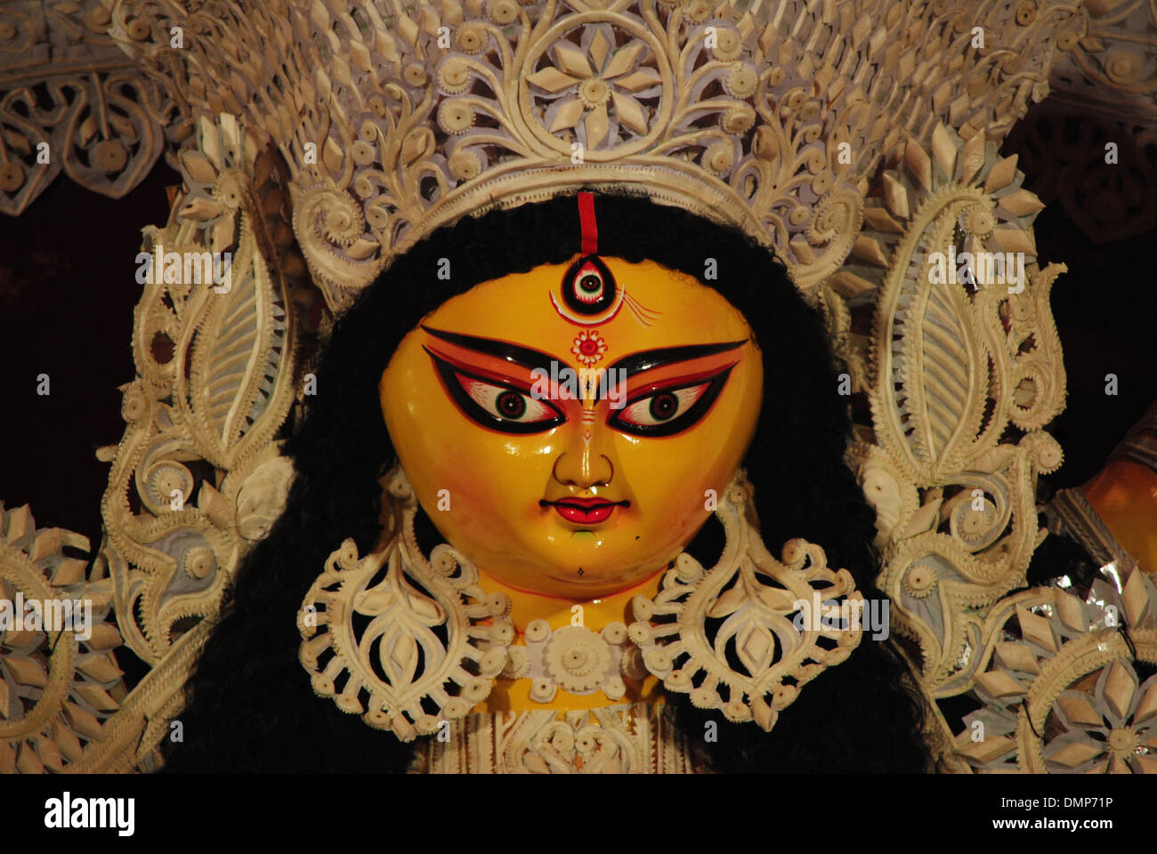 Primer plano de la diosa Durga, deidad Hindú durante Durga Puja en Nueva Delhi. Foto de stock