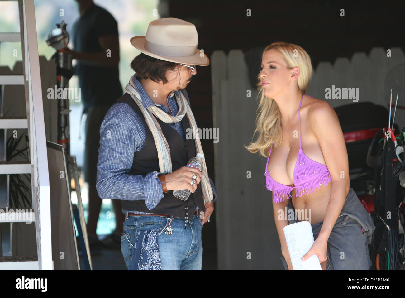 Jordan Carver Y Un Johnny Depp Look Alike Filmar Escenas Para Su Proxima Pelicula Jordan Carver Y Un Johnny Depp Look Alike Filmar Escenas Para Su Proxima Pelicula