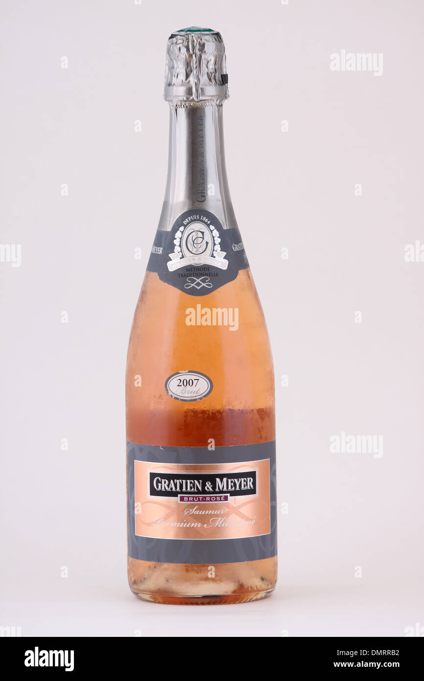Una botella de vino rosado, Francés Gratien & Meyer, Brut 2007, vino espumoso, Francia Foto de stock