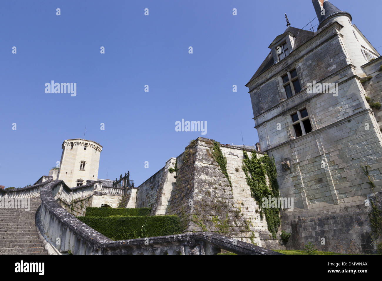 Chateau Saint-Aignan en la parte superior de la ciudad, vista desde los pasos previos Foto de stock