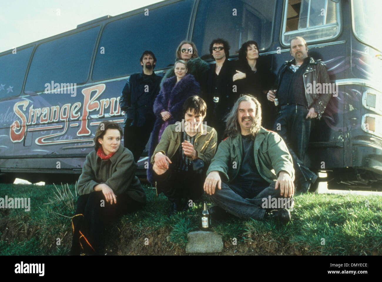 Todavía loco 1998 Columbia Pictures con Billy Connolly sentado derecho Foto de stock