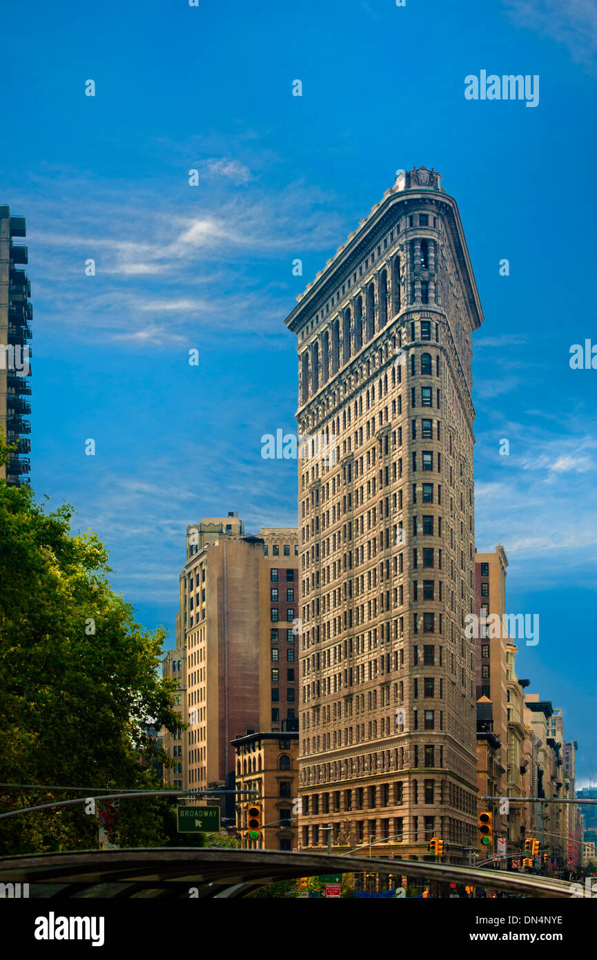 Esquina de Broadway, la Quinta Avenida y la calle 23 New York City Flatiron Building 175 Fifth Avenue Manhattan se asemeja de hierro fundido Foto de stock
