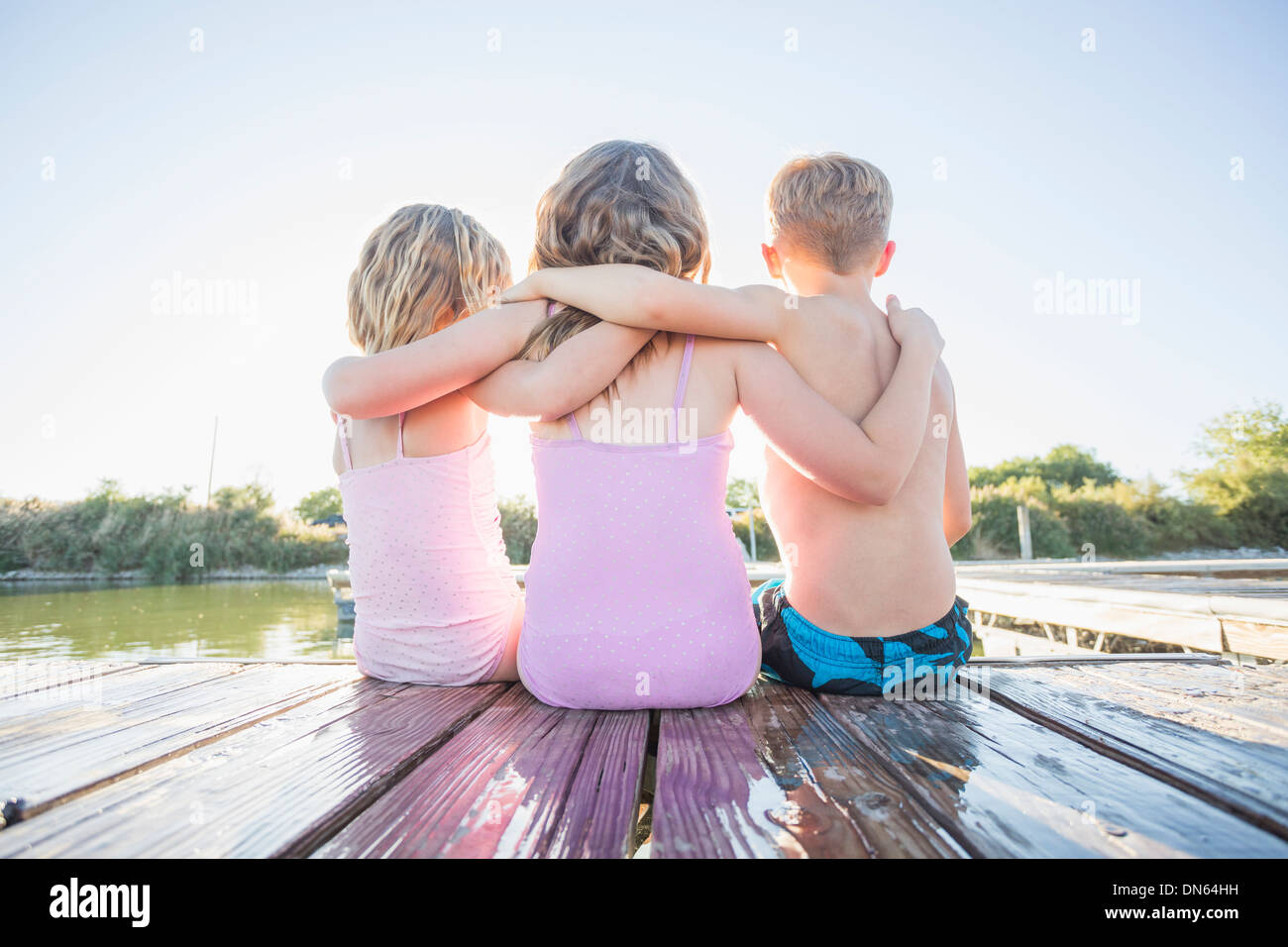 Niñas Y Niños Bañandose En Un Lago Fotografías E Imágenes De Alta Resolución Alamy 