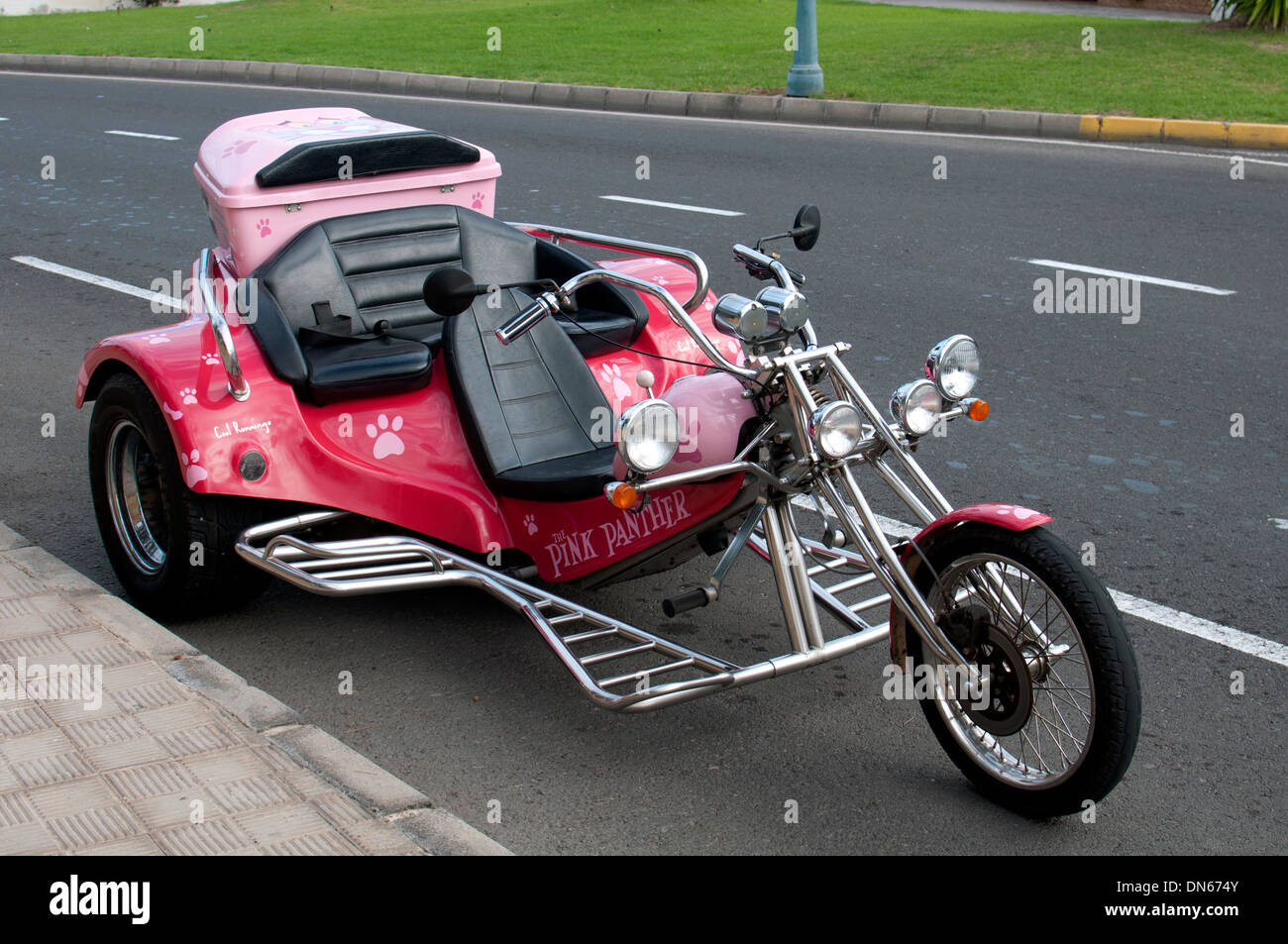 Triciclo a motor fotografías e imágenes de alta resolución - Alamy