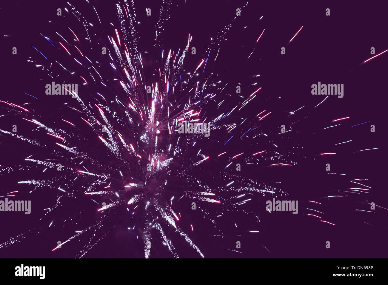 Fuegos artificiales de fondo abstracto azul Foto de stock