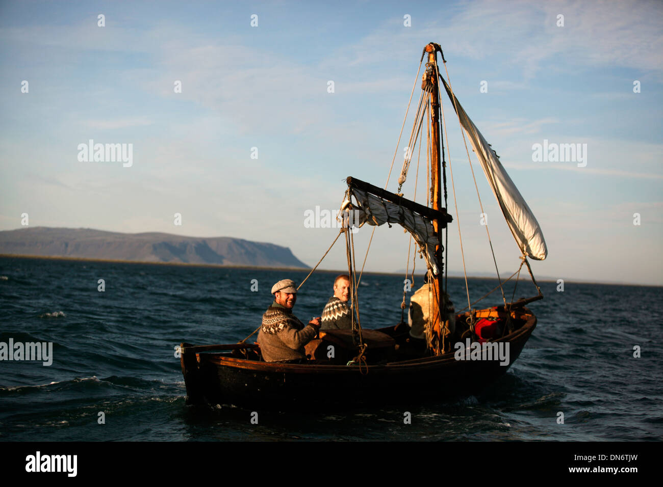 Navegando en el Océano Atlántico Norte, Islandia. Foto de stock