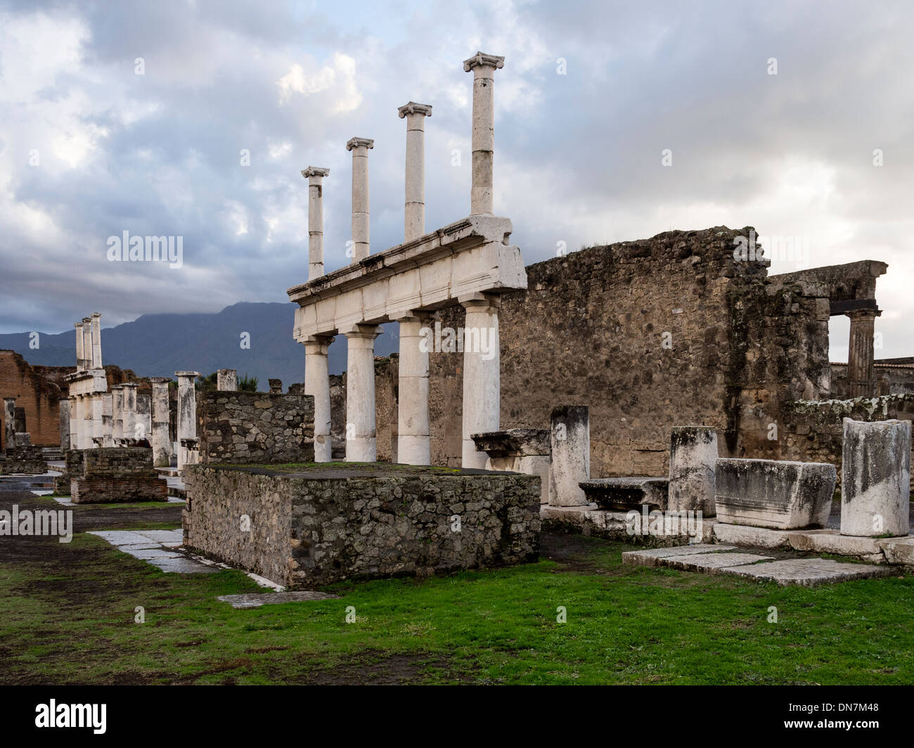 Foro de Pompeya colonnade Foto de stock