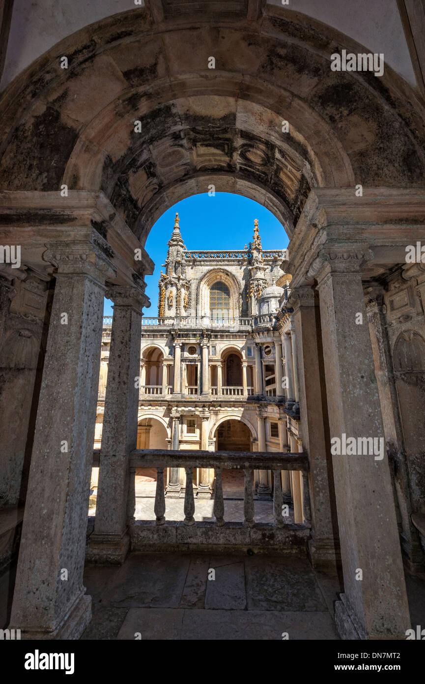 Convento de la Orden de Cristo, gran claustro, Tomar, Extremadura, Ribatejo, Portugal, Sitio del Patrimonio Mundial de la Unesco Foto de stock