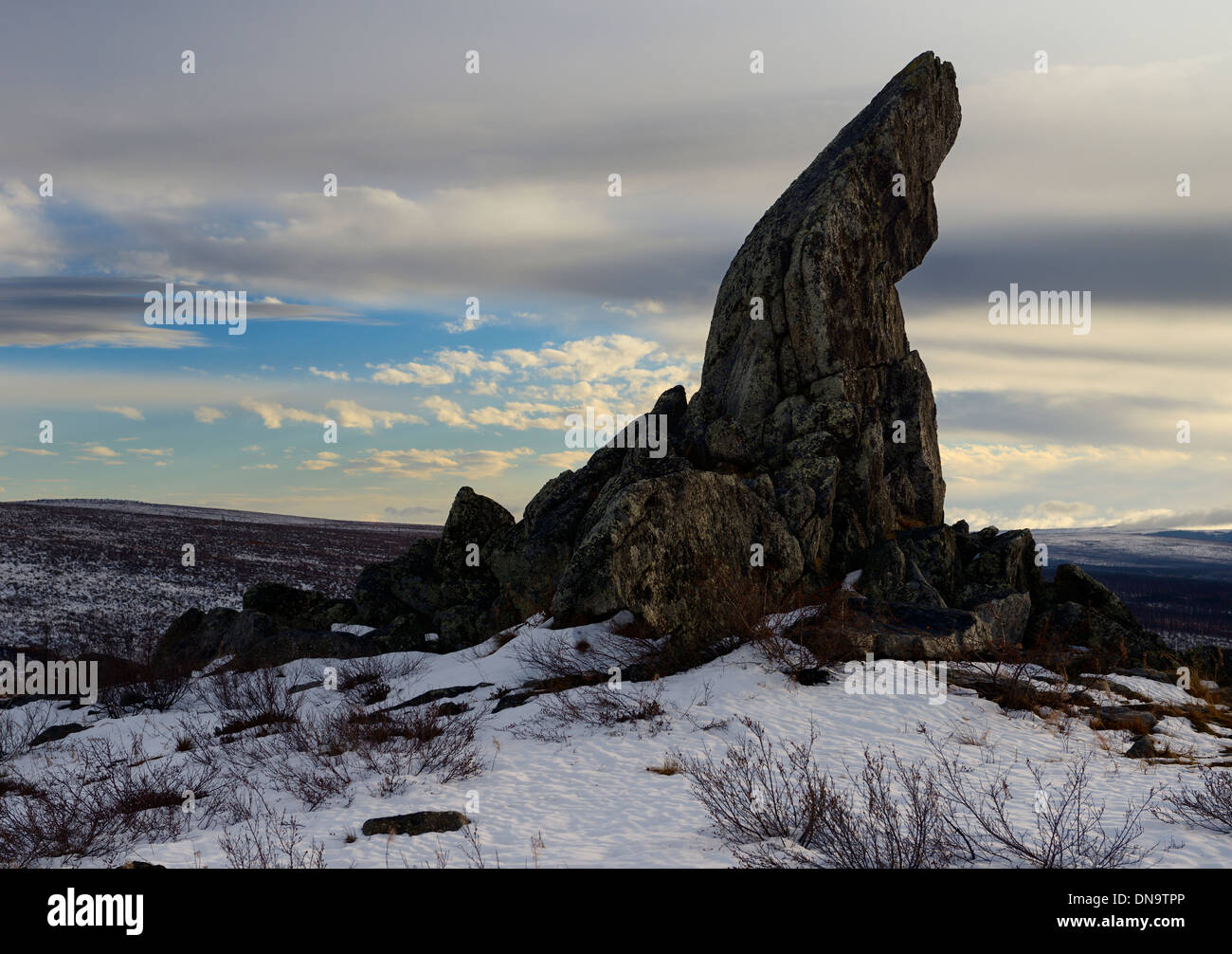 Punto de granito de Dedo Dedo de roca en la zona de montaña de Alaska en la Dalton Highway Foto de stock