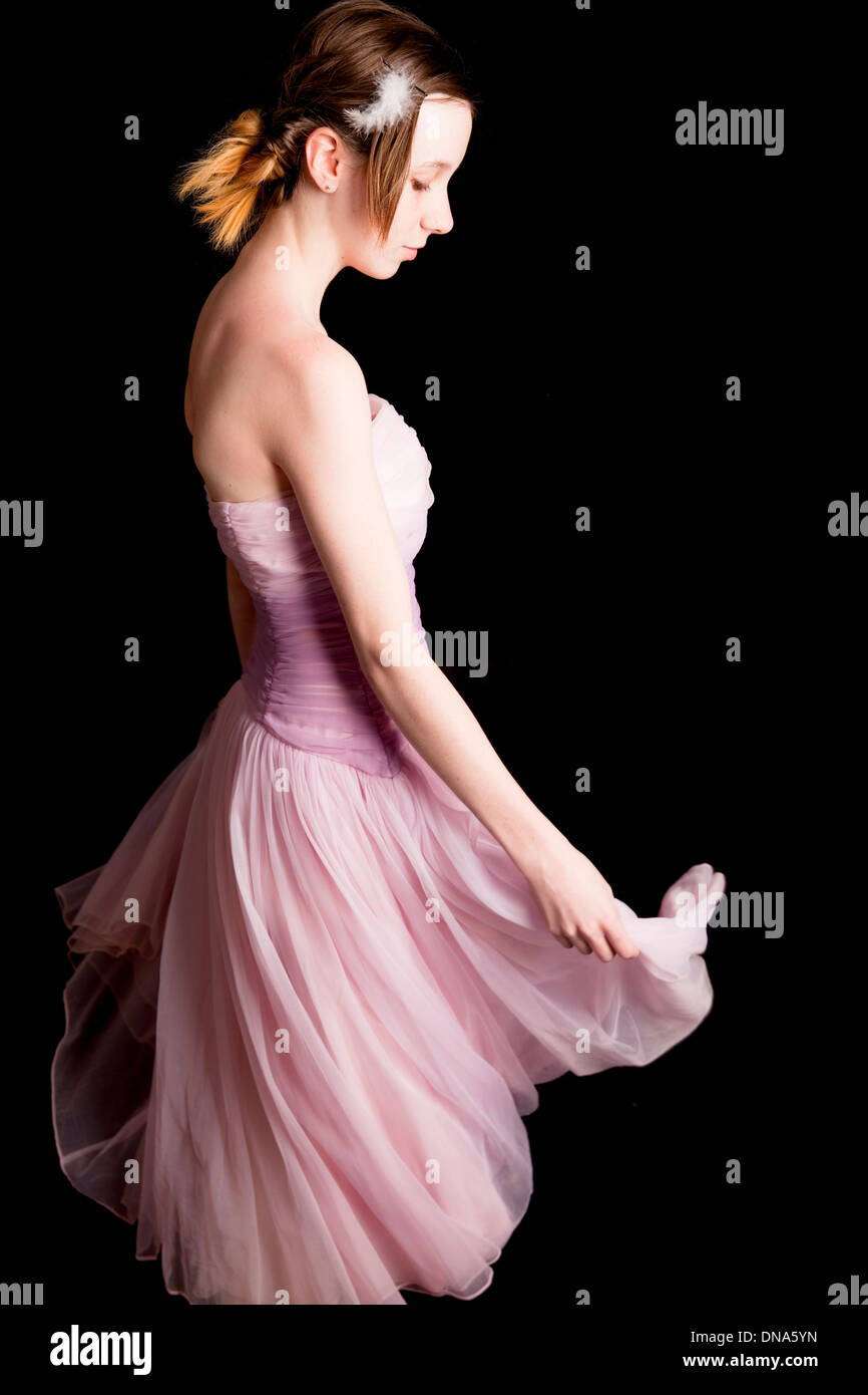Vestido de color rosa fotografías e imágenes de alta resolución - Alamy Vestido de color rosa fotografías e imágenes de alta resolución - Alamy