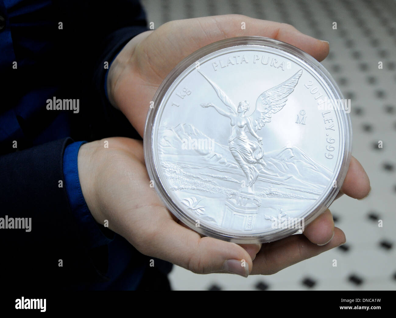 Estados Unidos Mexicanos 1 kilogramo Libertad lingotes de plata coin  Fotografía de stock - Alamy