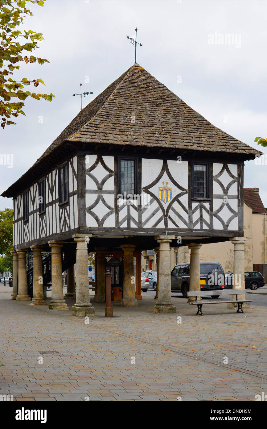 Old Market Hall en la calle principal de Royal Wootton Bassett. Wiltshire. Inglaterra Foto de stock