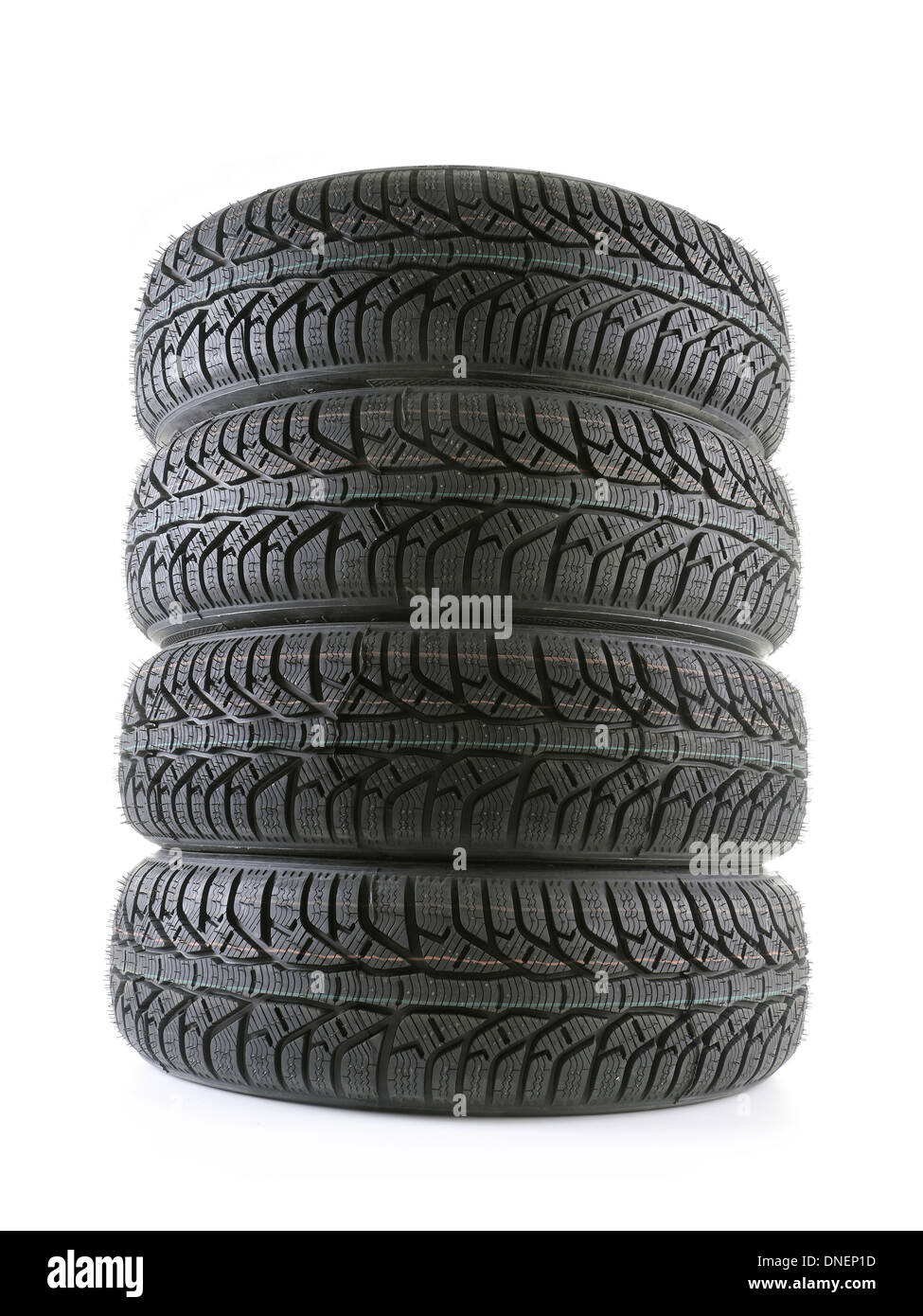 Montón de cuatro neumáticos de invierno filmada en blanco Foto de stock
