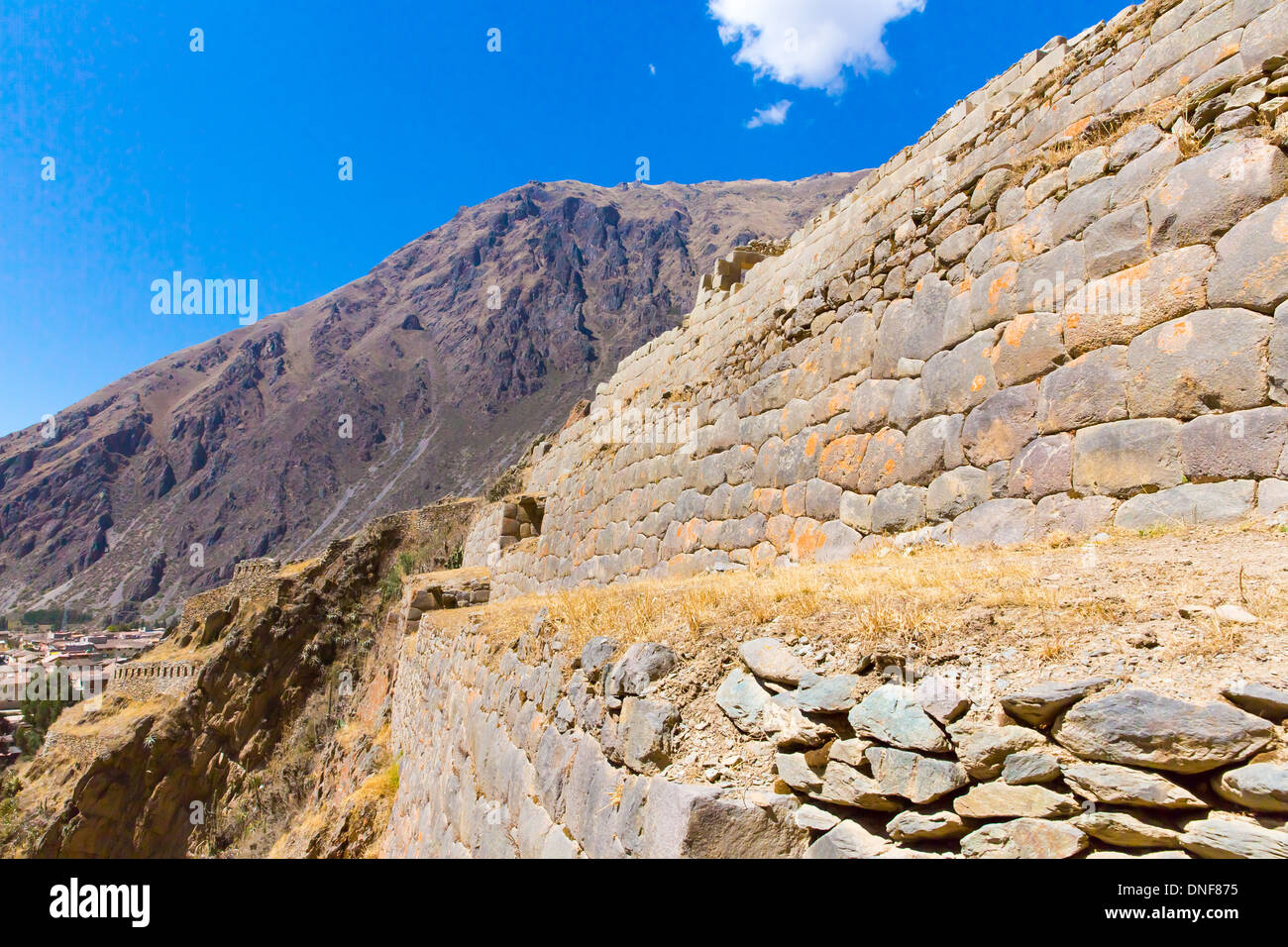 Perú ruinas incas de Ollantaytambo y Urubamba sitio arqueológico en