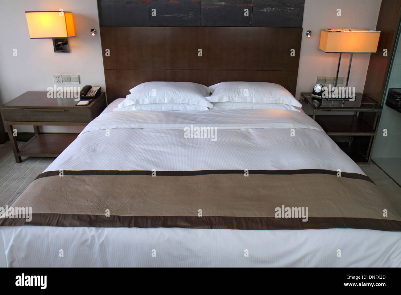 Cama plegable portátil plegable estilo Camp Cot de madera - China Cama de  camping, cama plegable