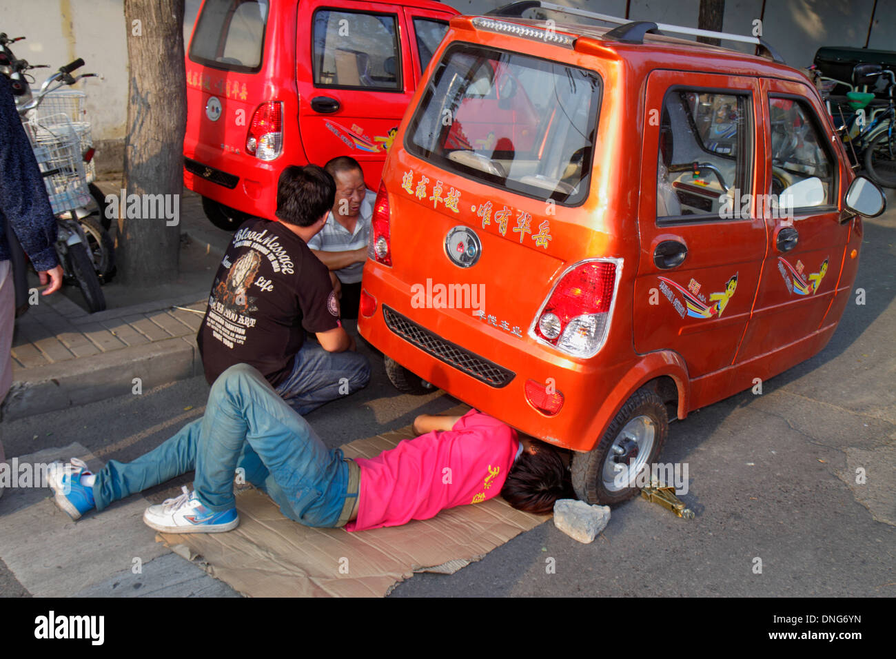 Vehículo de tres ruedas fotografías e imágenes de alta resolución - Alamy