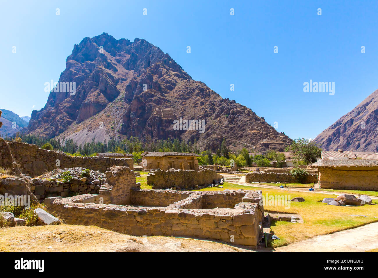 Perú ruinas incas de Ollantaytambo y Urubamba sitio arqueológico en
