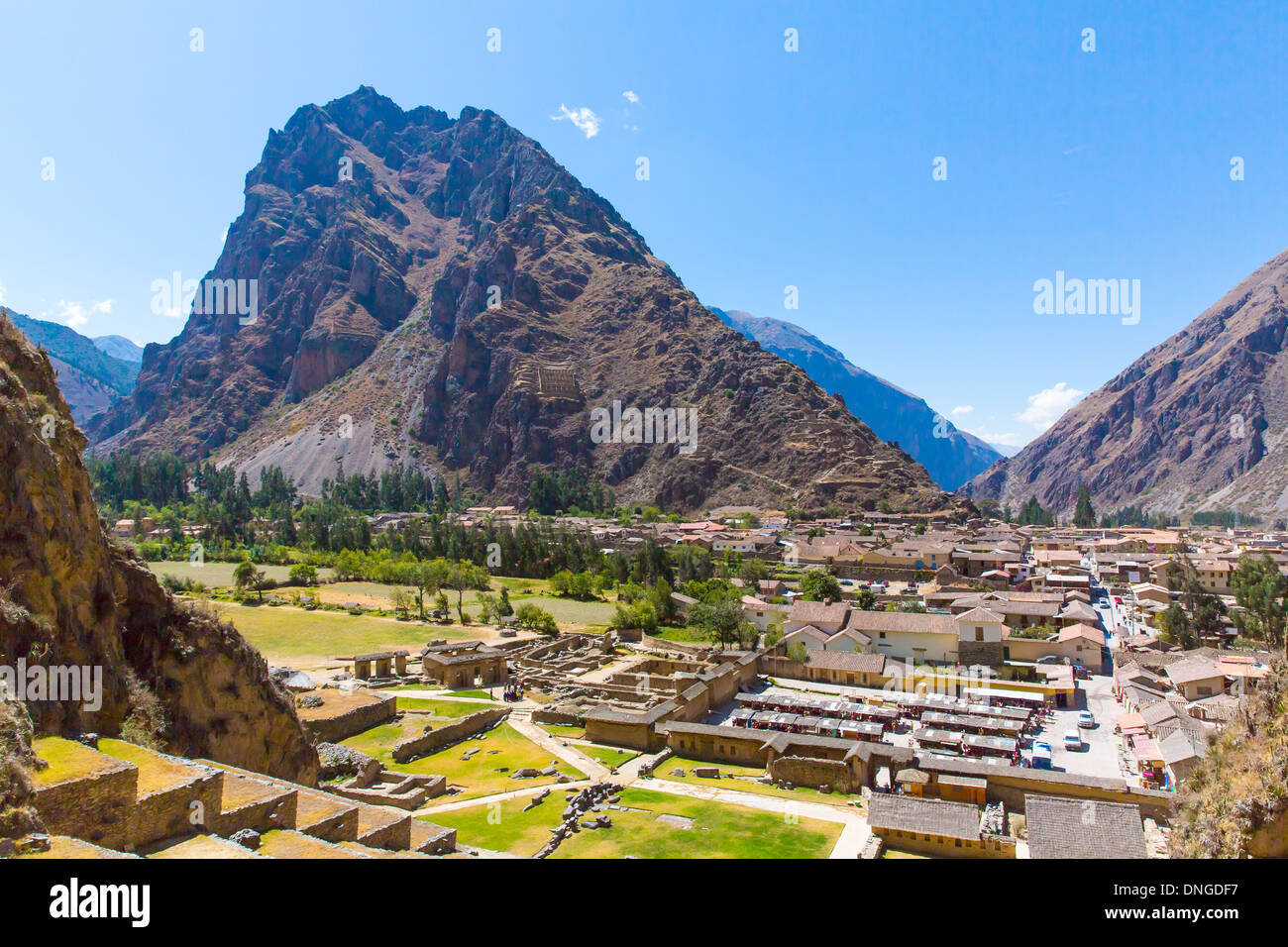 Perú ruinas incas de Ollantaytambo y Urubamba sitio arqueológico en