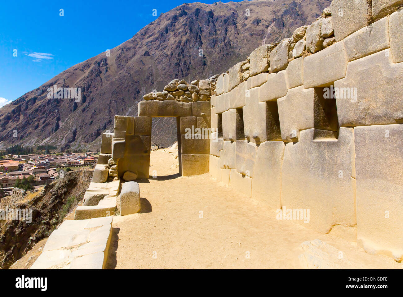 Perú ruinas incas de Ollantaytambo y Urubamba sitio arqueológico en