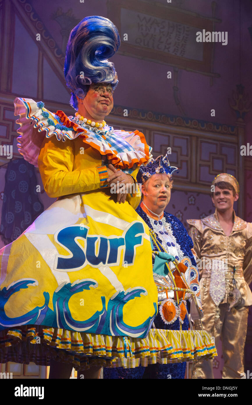 Ensayo de la panto Aladdin con Jo Marca y Matthew Kelly en el Nuevo