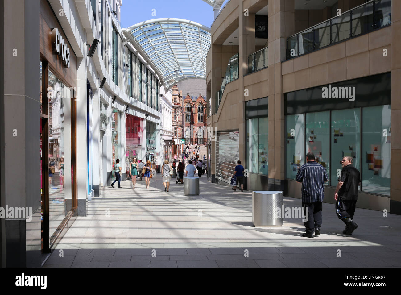 Interior del centro comercial de Leeds Trinity Foto de stock