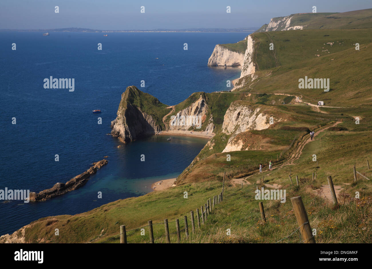 Costa de Hambury Tout entre Durdle Door y Lulworth Cove incluyendo el hombre'0'guerra rocas, Dorset, Inglaterra, Reino Unido. Foto de stock