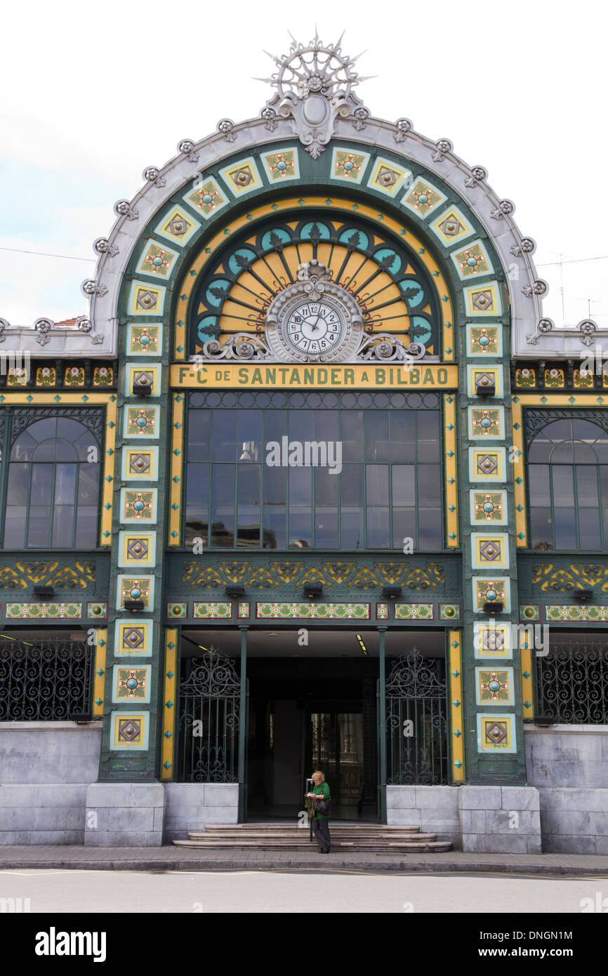 Bilbao, País Vasco, Vizcaya, distrito del norte de España, Santander -  Bilbao Estacion de Tren Fotografía de stock - Alamy