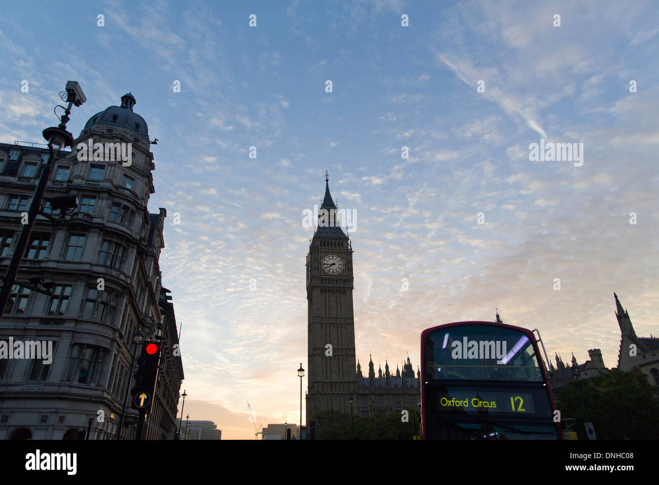 Big Ben es retratada al amanecer en Londres, Inglaterra. Foto de stock