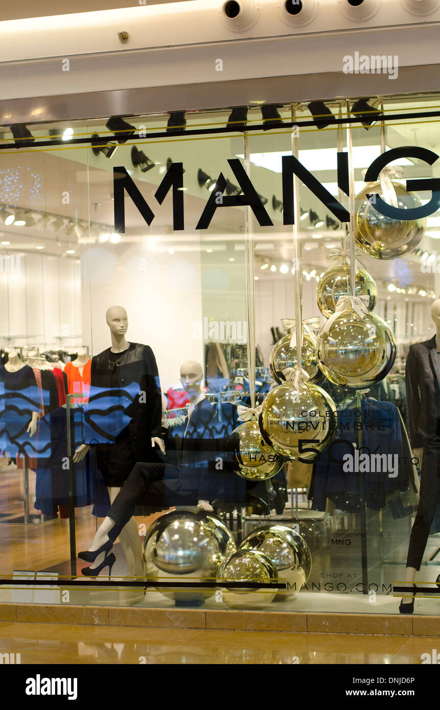 Entrada de Mango mujer tienda de ropa urbana en Miramar centro comercial y  de ocio, Fuengirola, España Fotografía de stock - Alamy