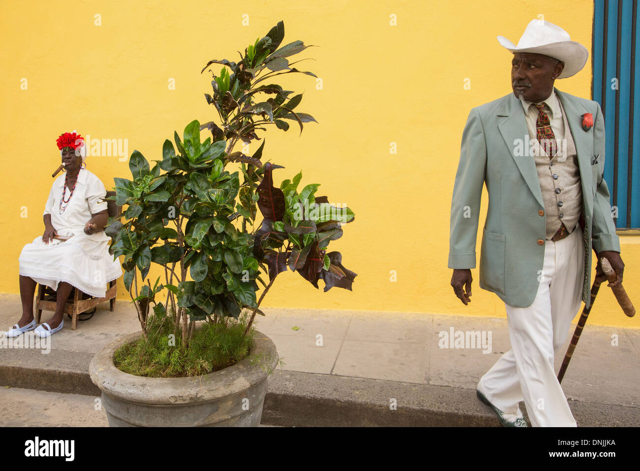 Traje cubano fotografías e imágenes de alta resolución - Alamy