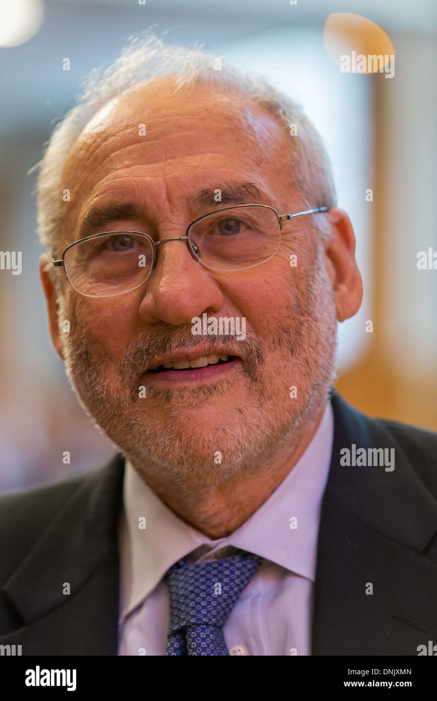 JOSEPH Stiglitz, economista ganador del Premio Nobel en economía