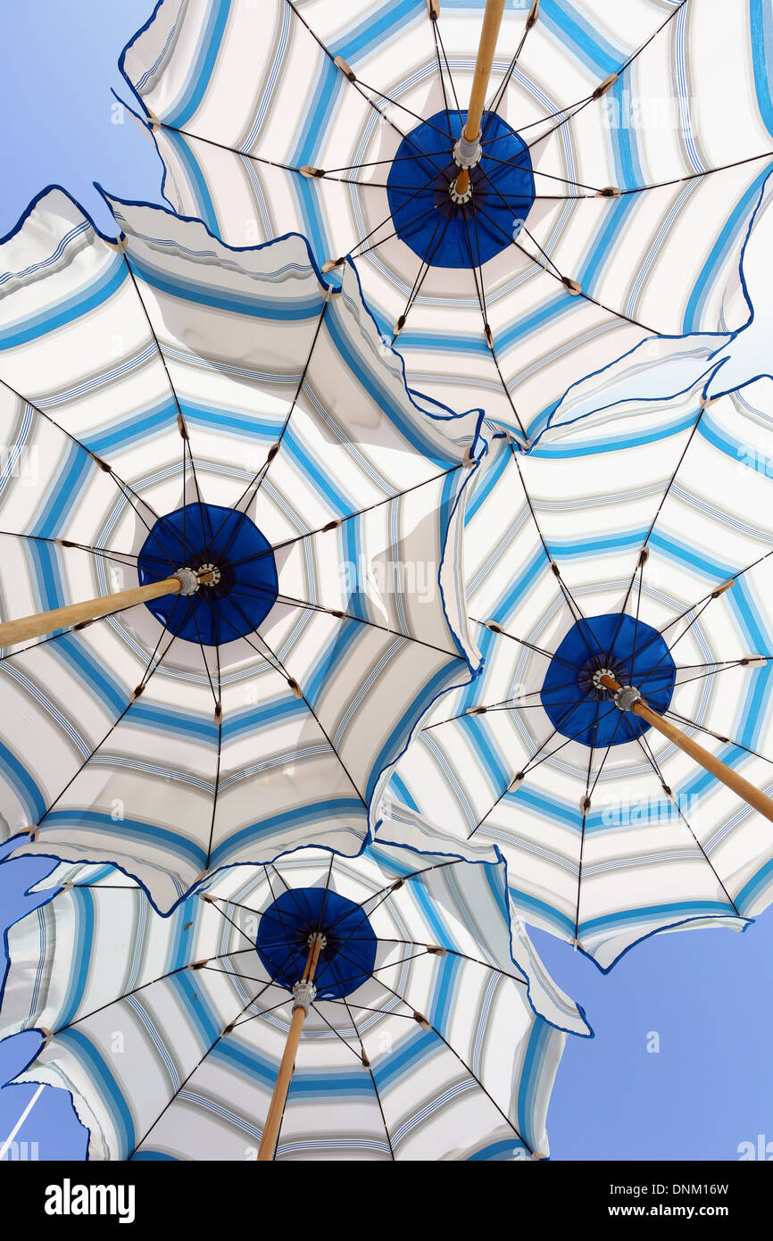 Civitavecchia, Italia, distribuidos paraguas Foto de stock