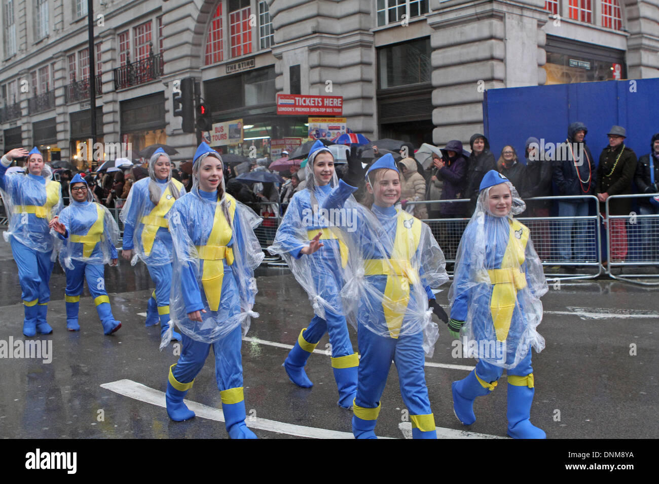 Londres, Reino Unido, 1 de enero de 2014,Thunderbirds son ir a Londres del desfile del Día de Año Nuevo de 2014. Crédito: Keith Larby/Alamy Live News Foto de stock