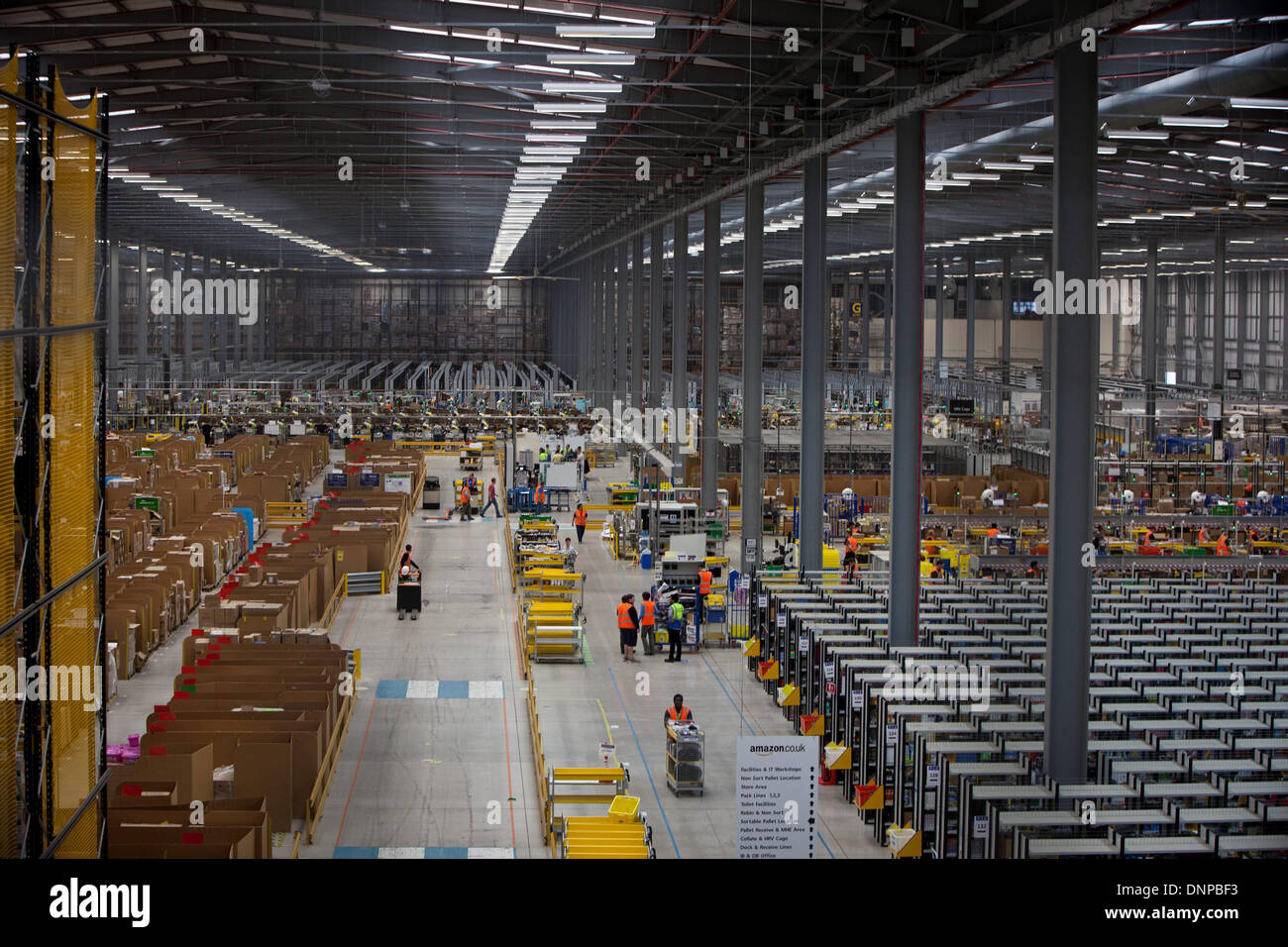 Amazon warehouse fotografías e imágenes de alta resolución - Página 2 -  Alamy