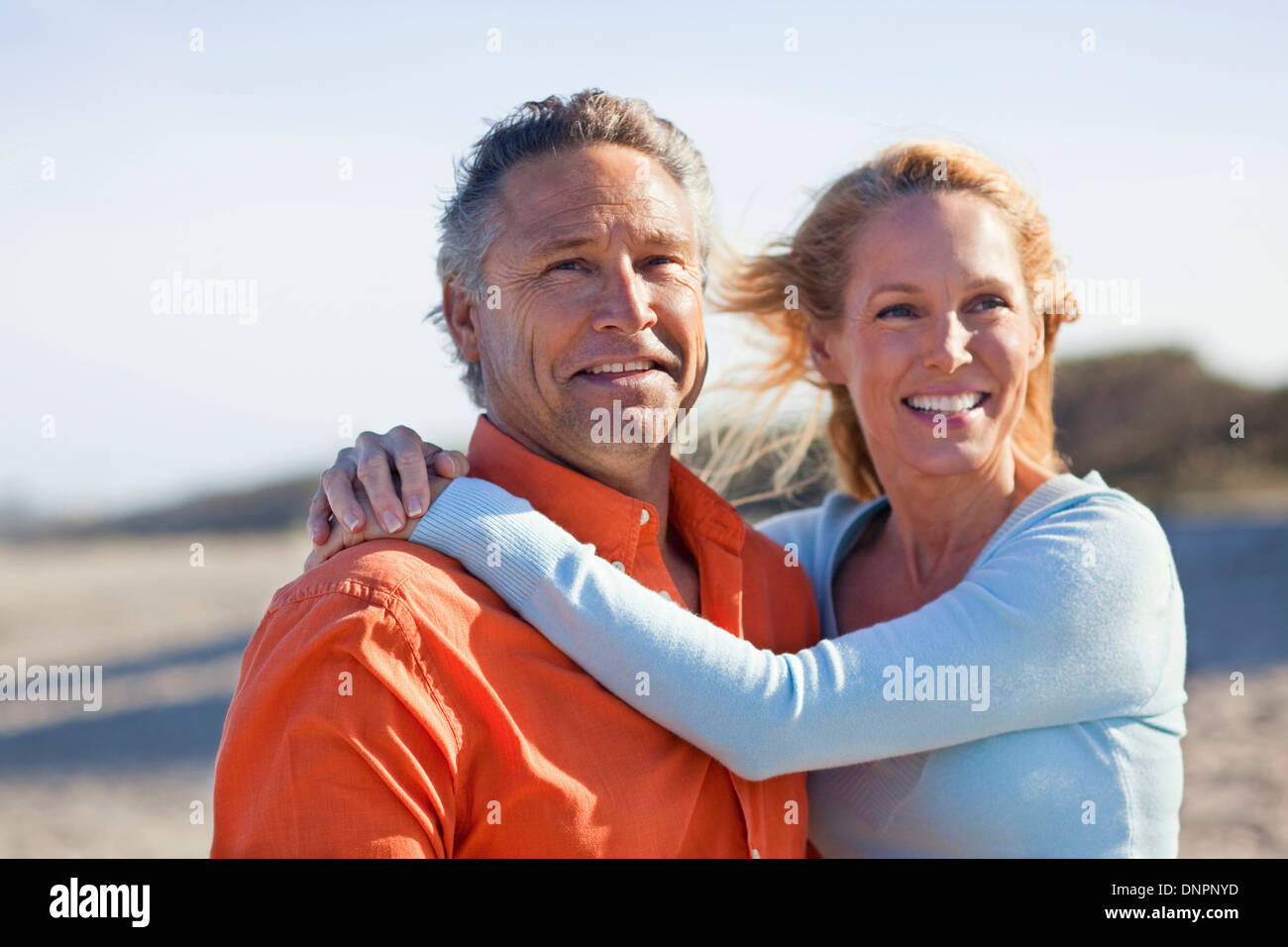 Retrato de pareja en la playa, Júpiter, en el condado de Palm Beach, Florida, EE.UU. Foto de stock