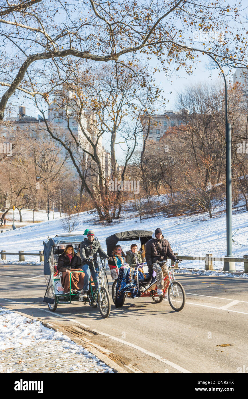 Central park taxi bike in manhattan new york fotografías e imágenes de alta  resolución - Alamy