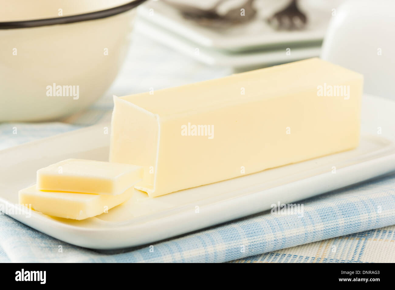 Productos lácteos orgánicos amarillo mantequilla un ingrediente para cocinar Foto de stock