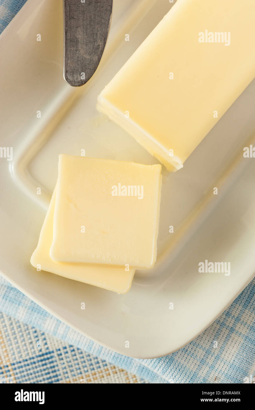 Productos lácteos orgánicos amarillo mantequilla un ingrediente para cocinar Foto de stock