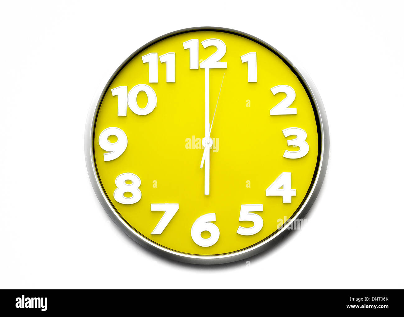 Reloj amarillo cara 6 o'clock el reloj marca las seis horas 1800 Fotografía  de stock - Alamy