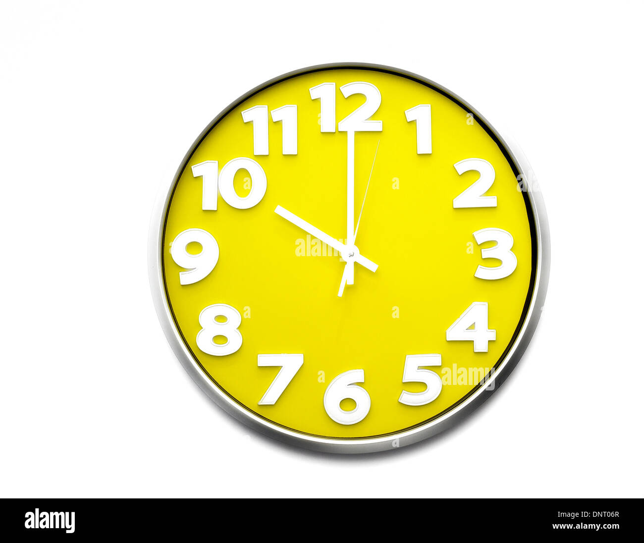 tapa acumular tablero Reloj amarillo cara 7 o'clock el reloj marca las siete 1900 horas  Fotografía de stock - Alamy