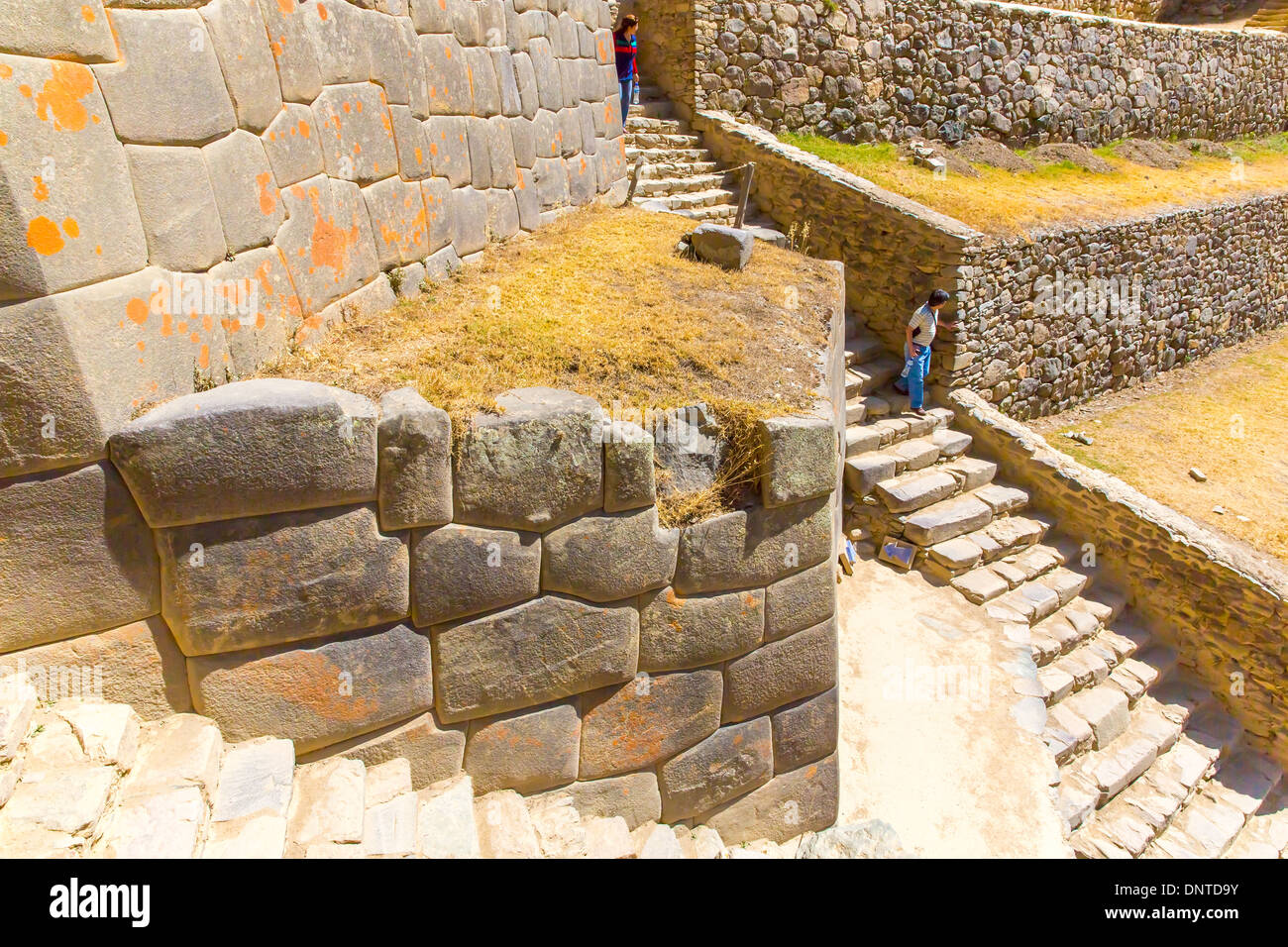 Perú ruinas incas de Ollantaytambo y Urubamba sitio arqueológico en
