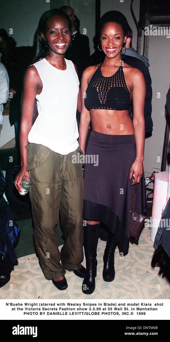 El 3 De Febrero 1999 02 03 99 N Bushe Wright Starred Con Wesley Snipes En Blade Y El Modelo Kiara Shot En El Victoria Secrets Fashion Show At 55 Wall St En Mnhattan Danielle Levitt 1999 Credito