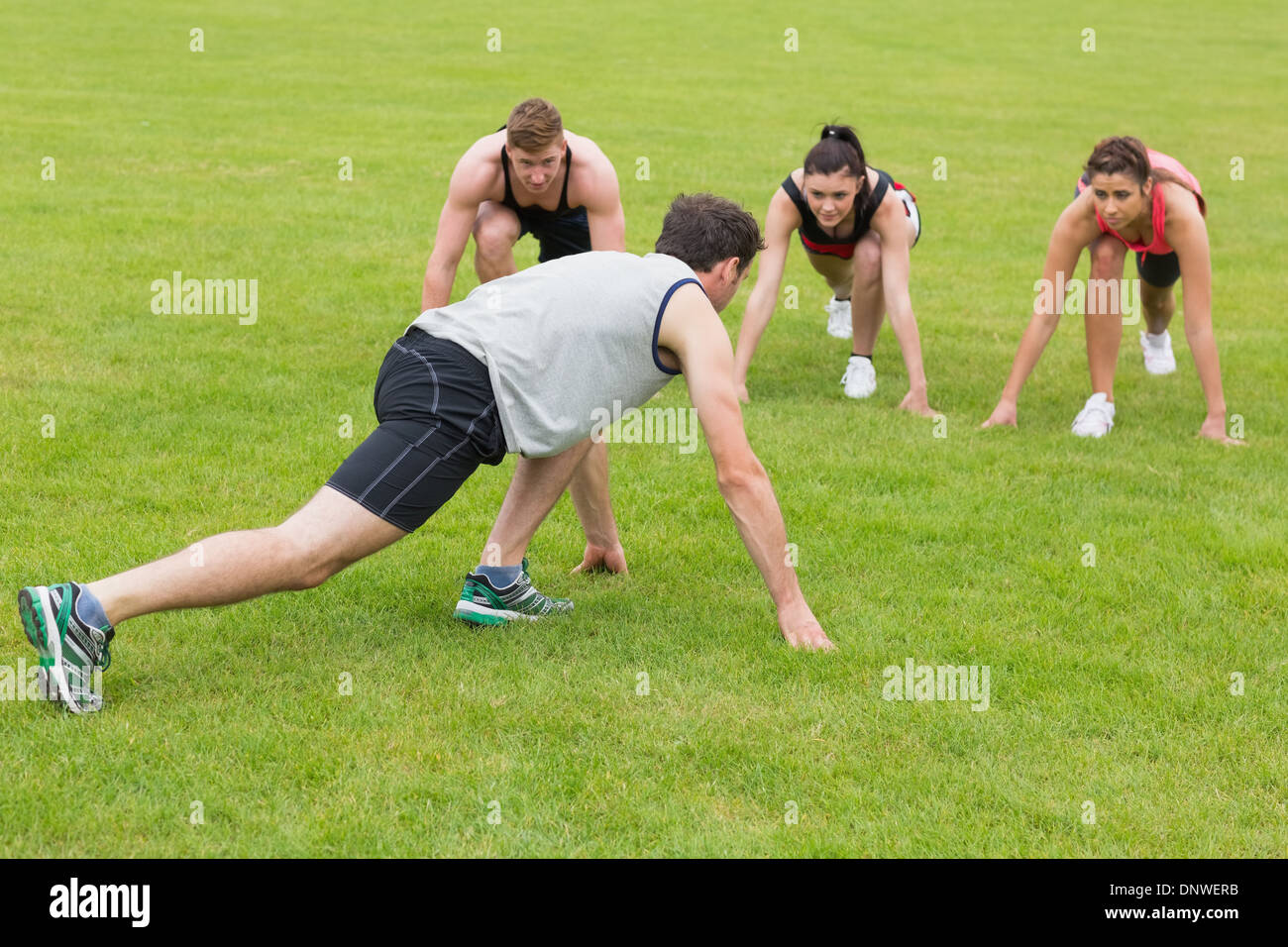 Parque de ejercicios de estiramiento fotografías e imágenes de alta  resolución - Página 2 - Alamy