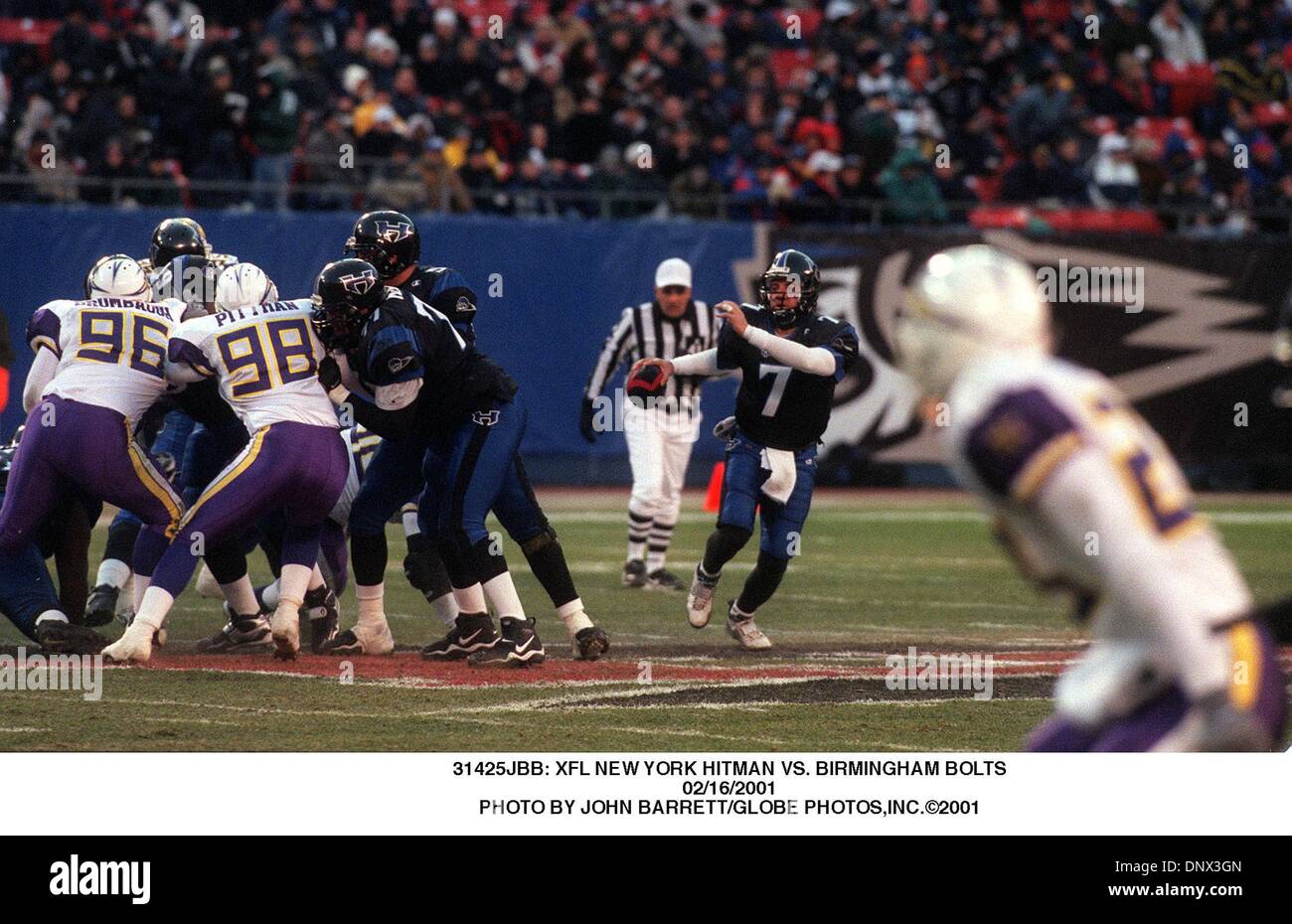 Febrero 16, 2001 - 31425JBB: NUEVA YORK XFL HITMAN VS. Tornillos de Birmingham.16/02/2001. JOHN BARRETT/ 2001(Crédito Imagen: © Globe Photos/ZUMAPRESS.com) Foto de stock