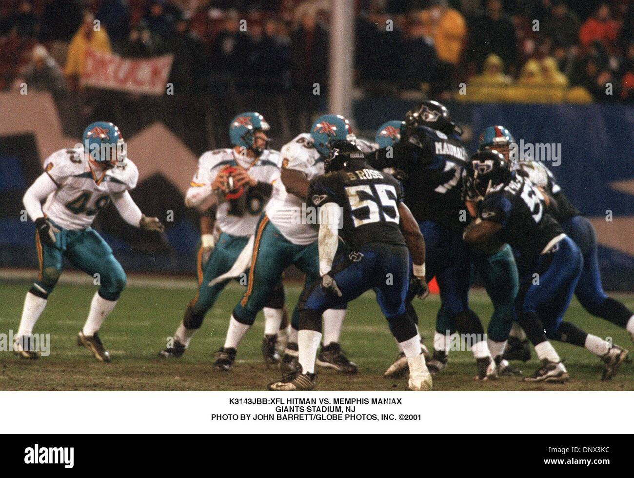 Abril 13, 2001 - K3143JBB:HITMAN XFL VS. MEMPHIS MANIAX .en el Giants Stadium, NJ . JOHN BARRETT/ 2001(Crédito Imagen: © Globe Photos/ZUMAPRESS.com) Foto de stock