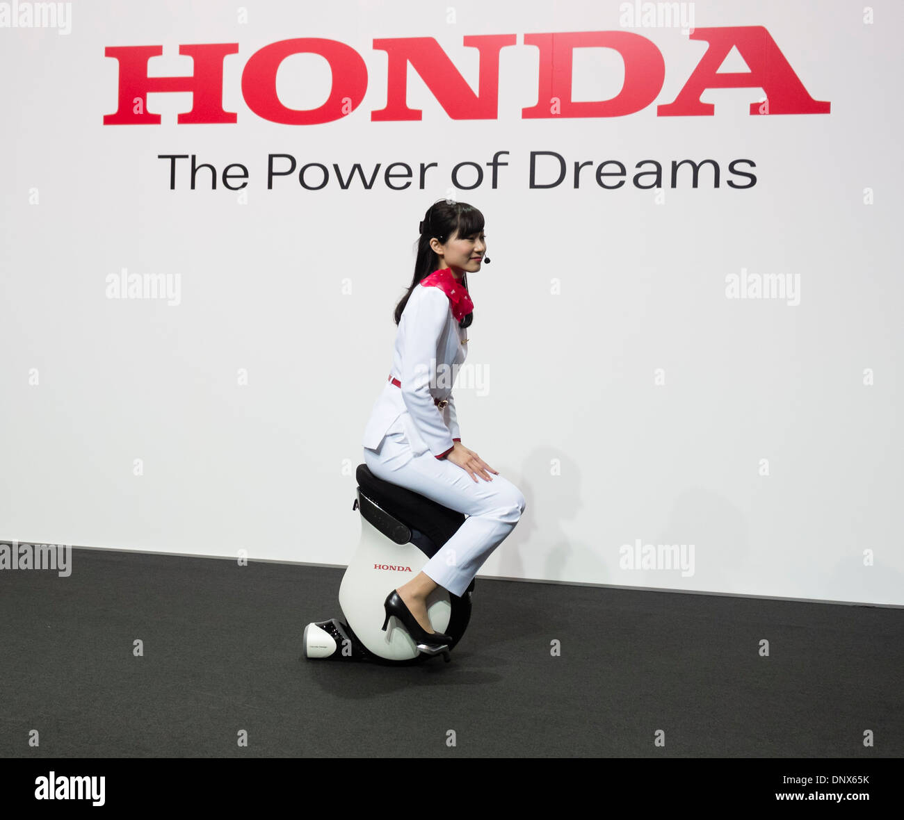 Honda Uni-CUB concept eléctrico en la pantalla de dispositivo de movilidad personal en el Tokyo Motor Show 2013 en Japón Foto de stock