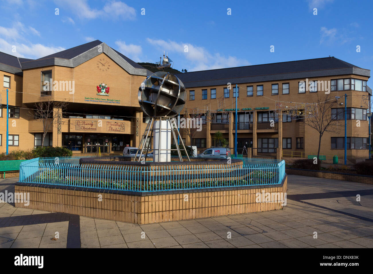 El ayuntamiento en Aberavon y Princess Royal Theatre, Port Talbot, West Glamorgan, Gales Foto de stock