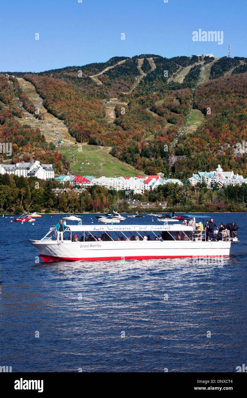 Paseos turísticos en el lago en Mont Tremblant, Quebec Canada Laurentianas Foto de stock